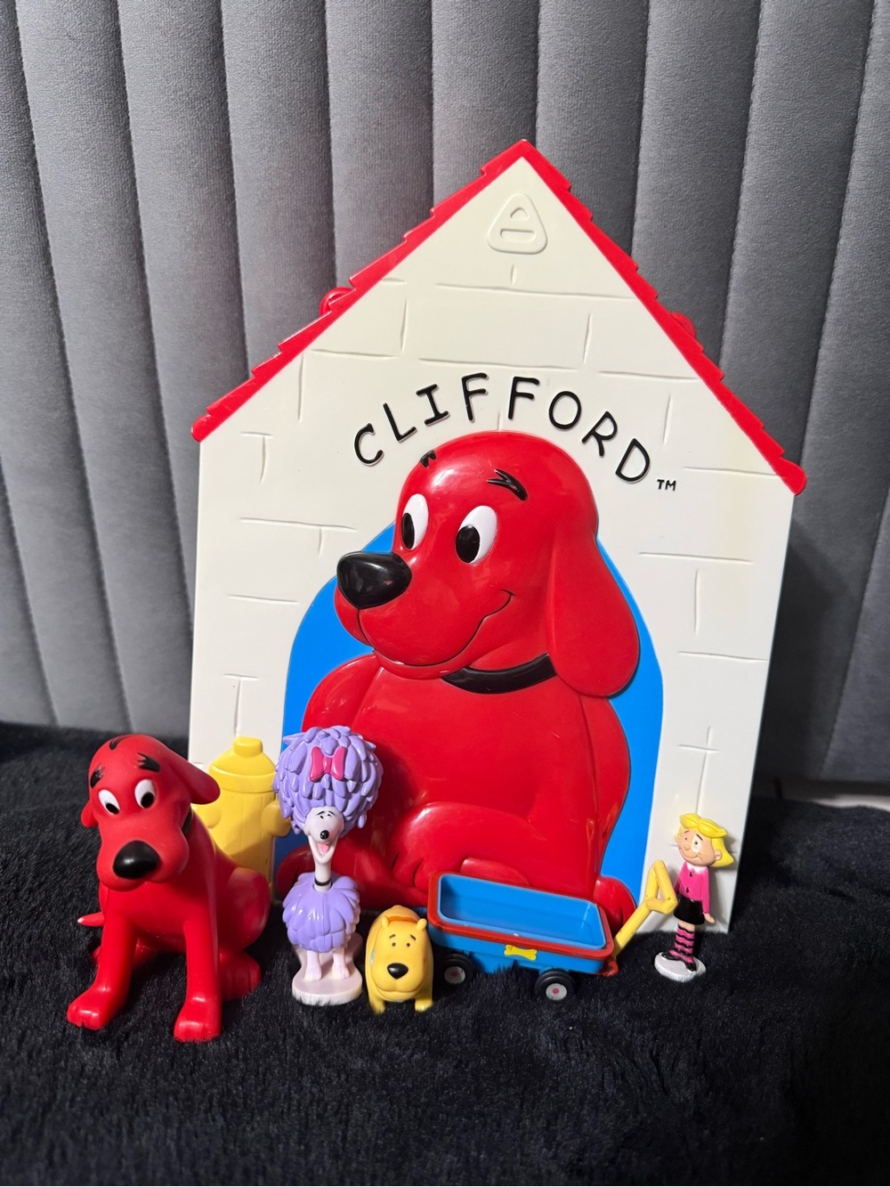 2002 Clifford The Big Red Dog Folding Doghouse Playset Scholastic